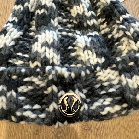 Lululemon pompom toque - Picture 3 of 5
